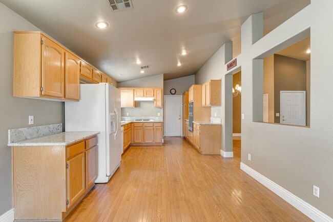 Building Photo - WONDERFUL 3 BEDROOM PLUS DEN 1 STORY HOME. CASITA WITH OWN BATHROOM! GATED COMMUNITY!