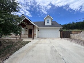 Building Photo - For Rent – 100 Brooklyn Dr, Canyon Lake, T...