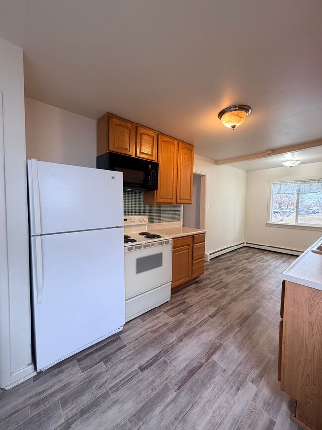 Building Photo - RENTAL 3 Bed Home w/ Garage Workshop & Fenced Yard