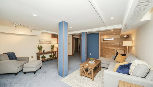 Building Photo - 3549 Bainbridge Rd