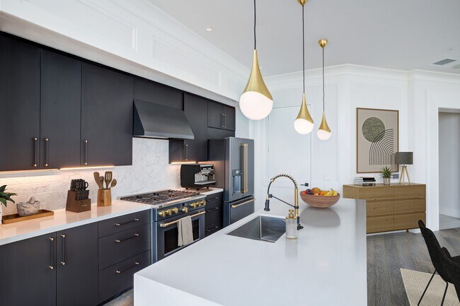 Primary Photo - Sleek & Stylish 2/2 in the Heart of Downtown