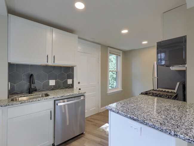 Building Photo - 612 N 2nd St