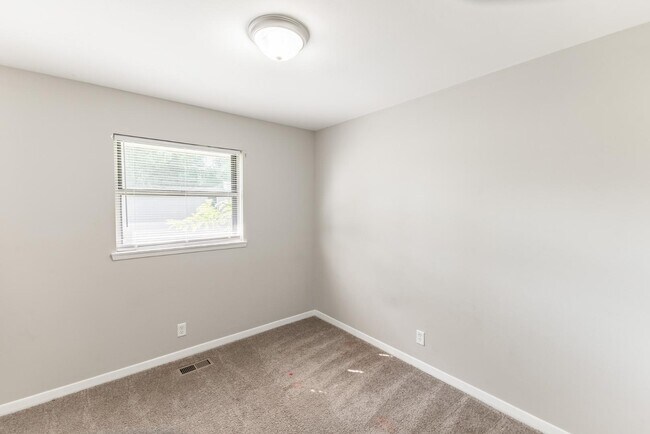 Building Photo - 2402 Mcclain Cir NW