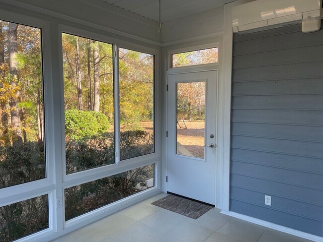 Building Photo - 3 Bedroom 2 Bathroom with a  Bonus Room  House in Winding River Plantation