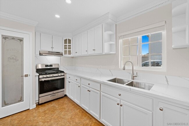 Building Photo - 1749 Dahlia Ave