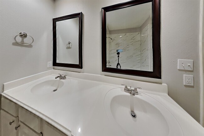 Building Photo - 18 Vista Mill Pl