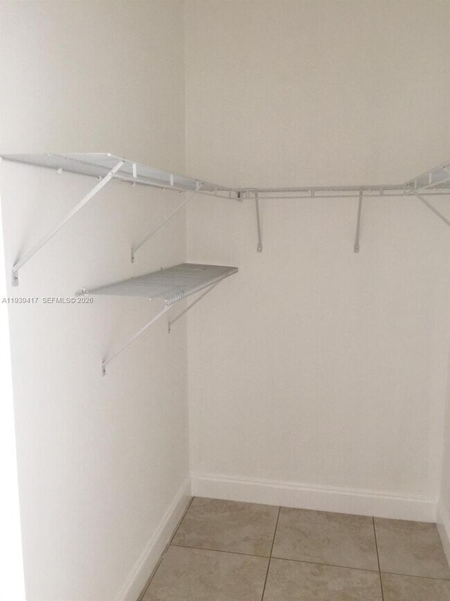 Building Photo - 2030 Douglas Rd