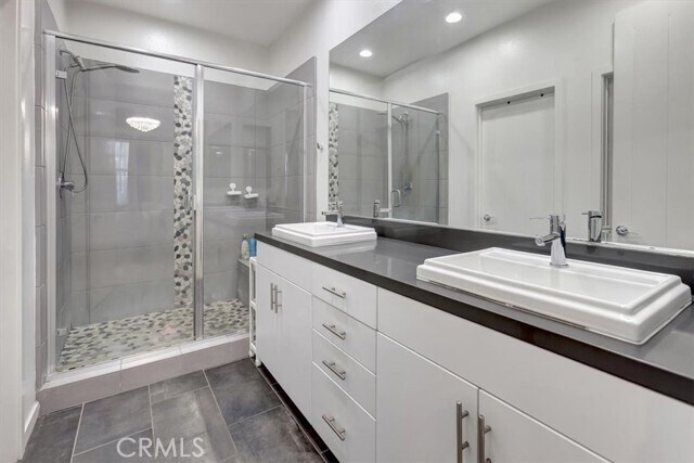 Building Photo - 13 Savannah