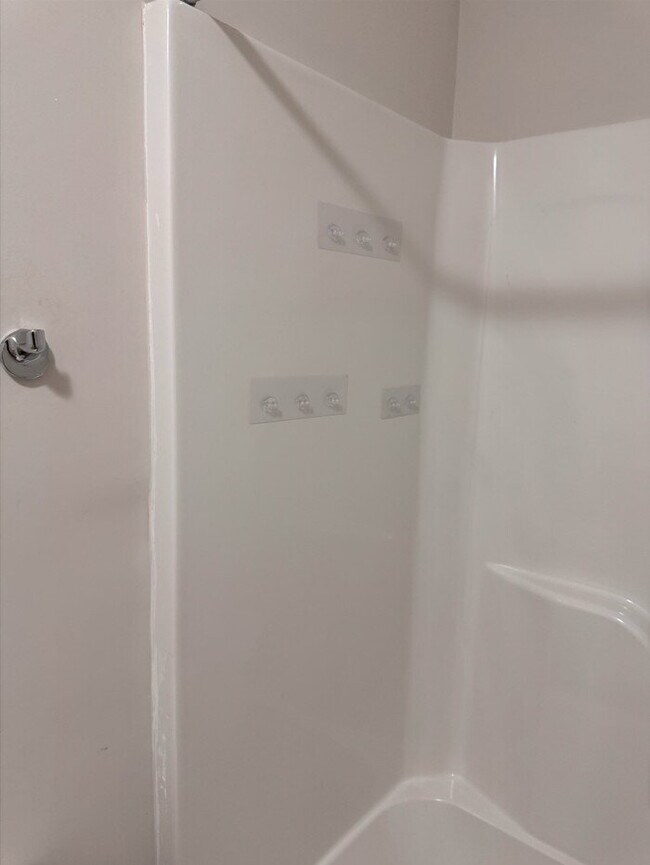 Building Photo - Inquire today on how to get FREE rent!
