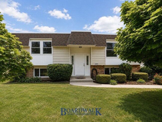 Building Photo - 3303 W Hector Dr