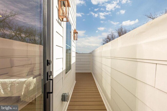 Building Photo - 1706 Bay St SE