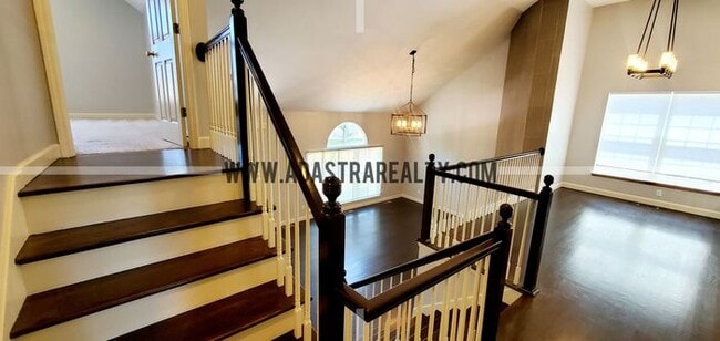 Building Photo - Gorgeous Updated Home in Blue Valley, South Overland Park-Available NOW!!