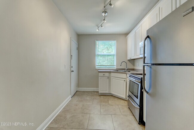 Building Photo - 1611 Stockton St