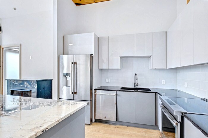 Building Photo - 1154 Division St