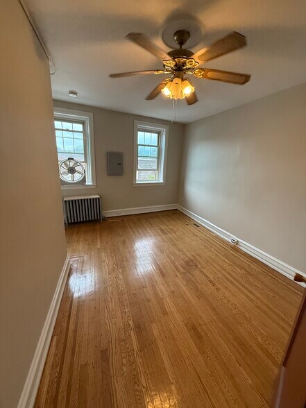 Building Photo - 2 N Ridge Ave