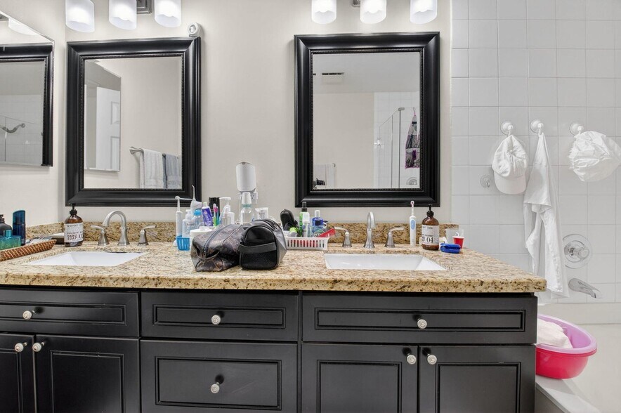 Building Photo - 20951 Via Alamanda