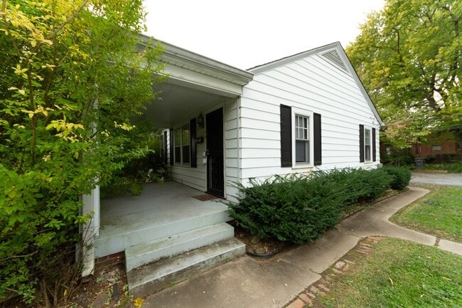 Building Photo - 1 bed 1 bath. Located in desirable Christi...