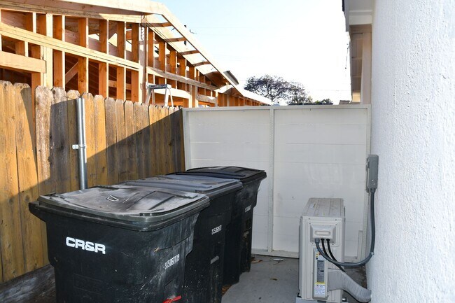 Building Photo - 316 N Parker St