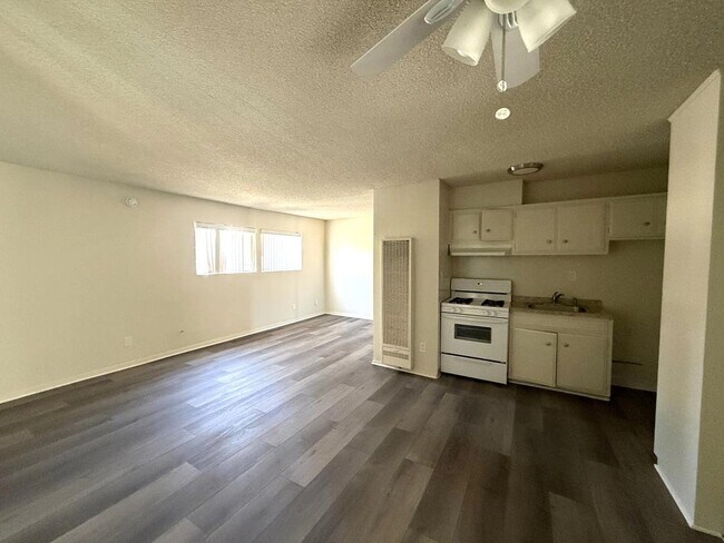 Interior Photo - 17801 Sherman Way,