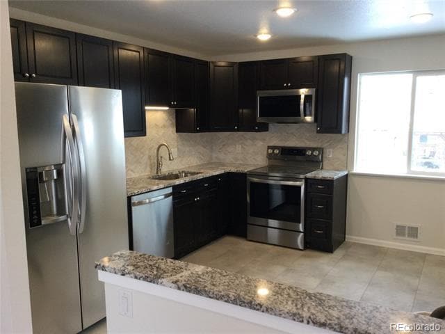 Building Photo - 1884 S Reed Ct