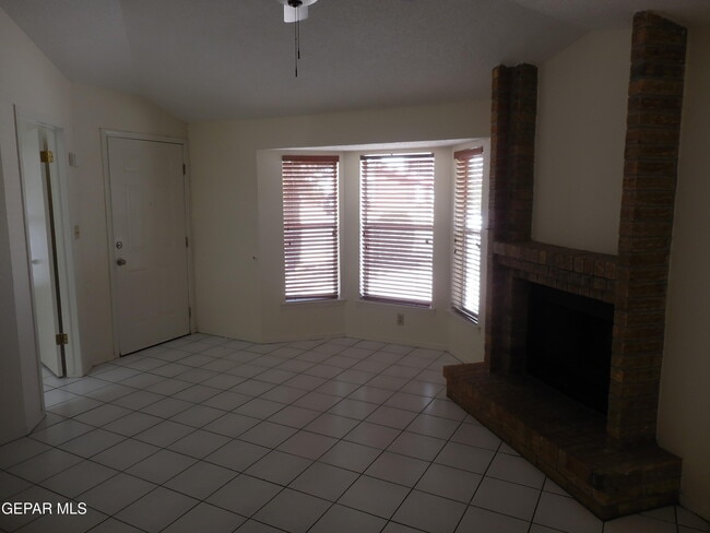 Building Photo - 11392 Lake Erie Dr