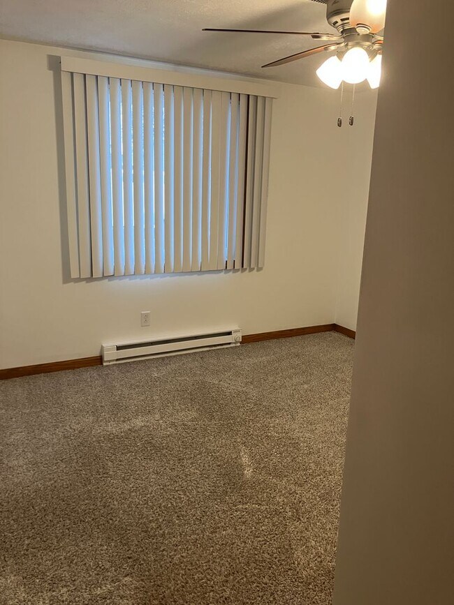 Building Photo - 38 Meadowview Terrace