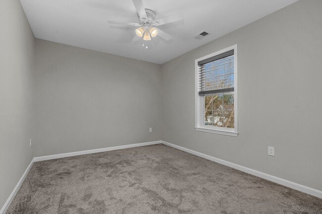 Building Photo - Beautiful 4br 2.5ba with huge basement and garage in Edgemere