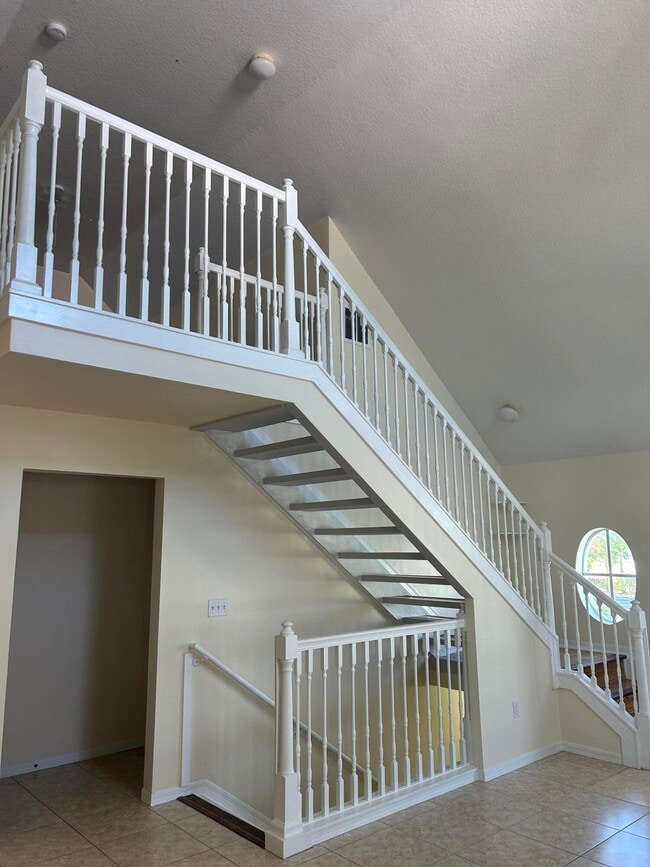 Building Photo - 1687 SE Pomeroy St