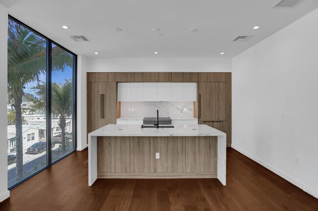 Building Photo - 11505 Old Ocean Blvd