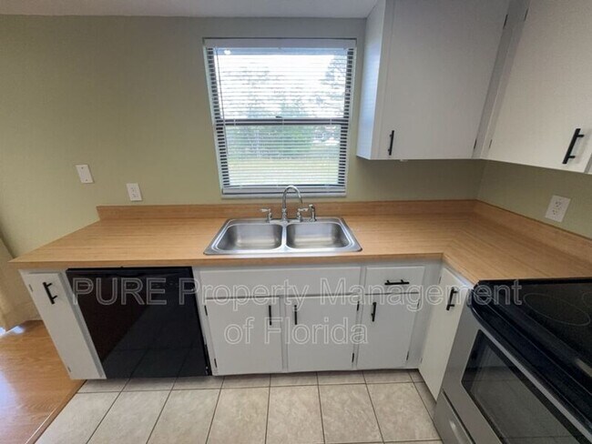 Building Photo - 9 Banyan Course Run