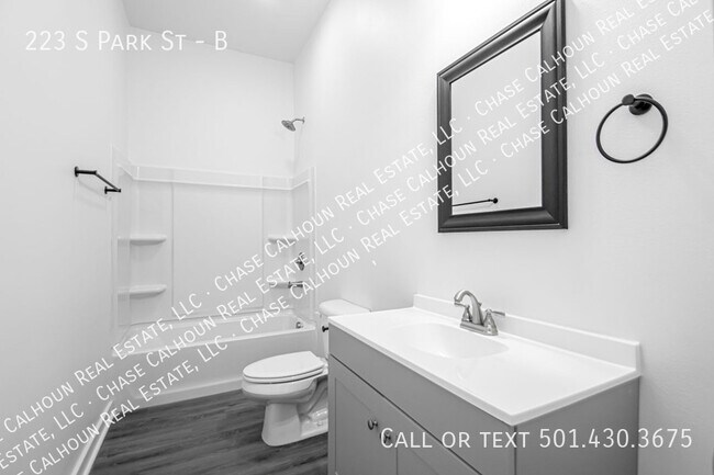 Building Photo - 223 S Park St