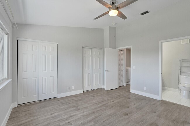 Building Photo - 9913 NW 57th Manor