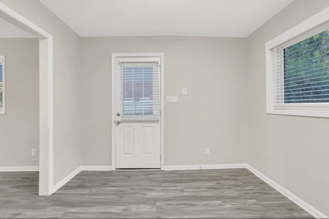 Building Photo - 2833 Altaview Dr SE