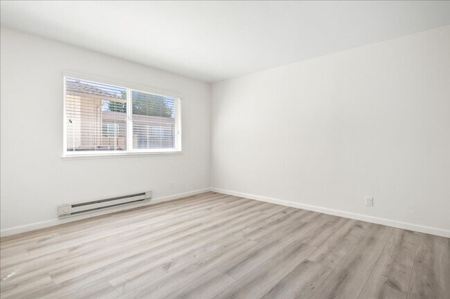 Building Photo - 10315 Alpine Dr