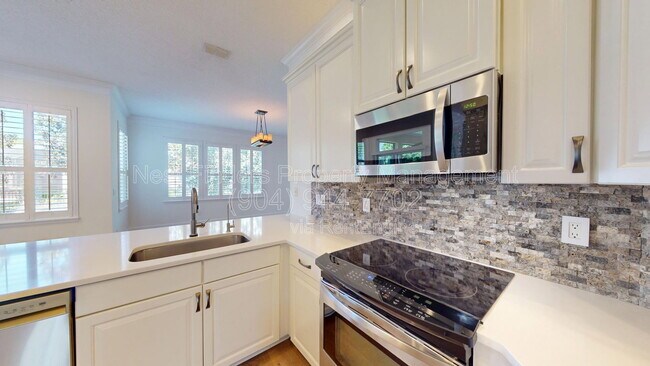 Building Photo - 283 Holland Dr