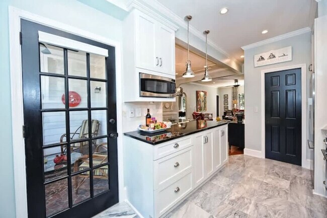 Building Photo - 600 Hermitage Ct