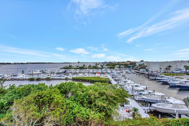 Building Photo - 1200 Scotia Dr