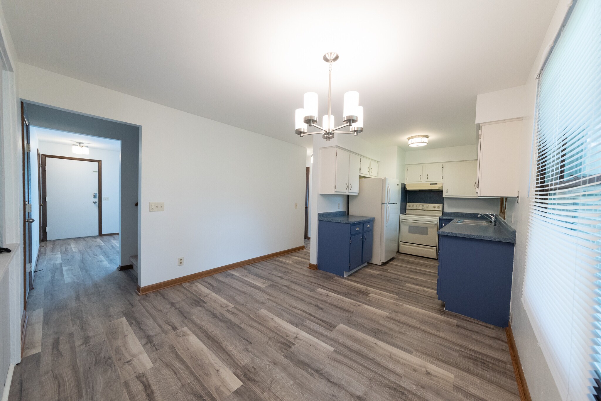 Dining - 5312 Trafalger Pl