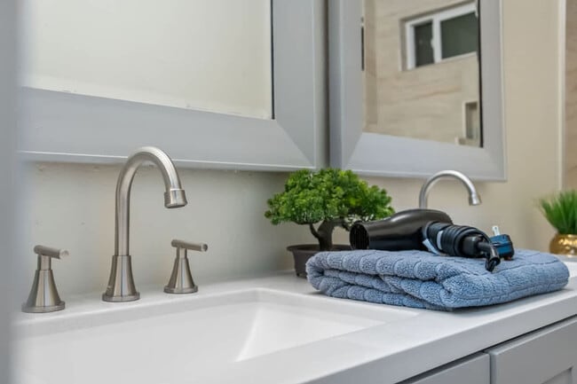 Building Photo - 13737 Via Tres Vistas