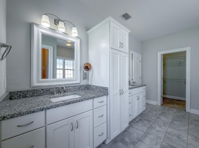 Building Photo - 2508 Goldenrod Wy