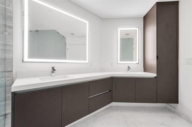 Building Photo - 851 NE 1st Ave