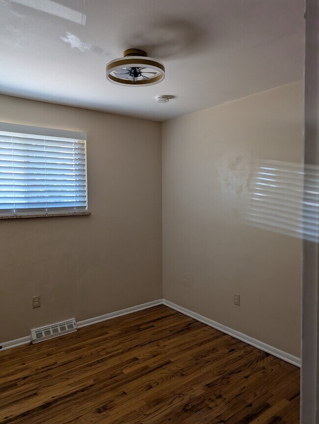Small bedroom upstairs - 1160 Clinton St