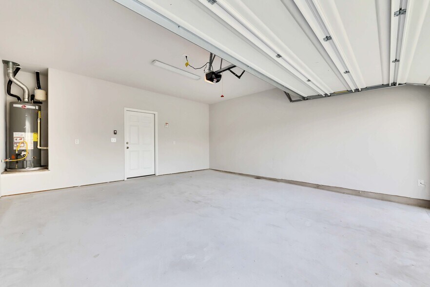Building Photo - 10811 Sentinel Dr