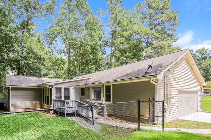 Building Photo - 525 Knollwood Dr