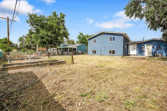 Building Photo - $1,995.00, 3 bed, 2 bath located in Fountain