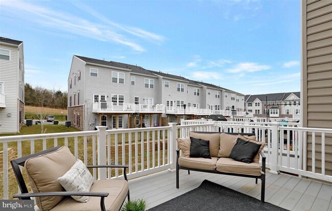 Building Photo - 114 Chamomile Ct