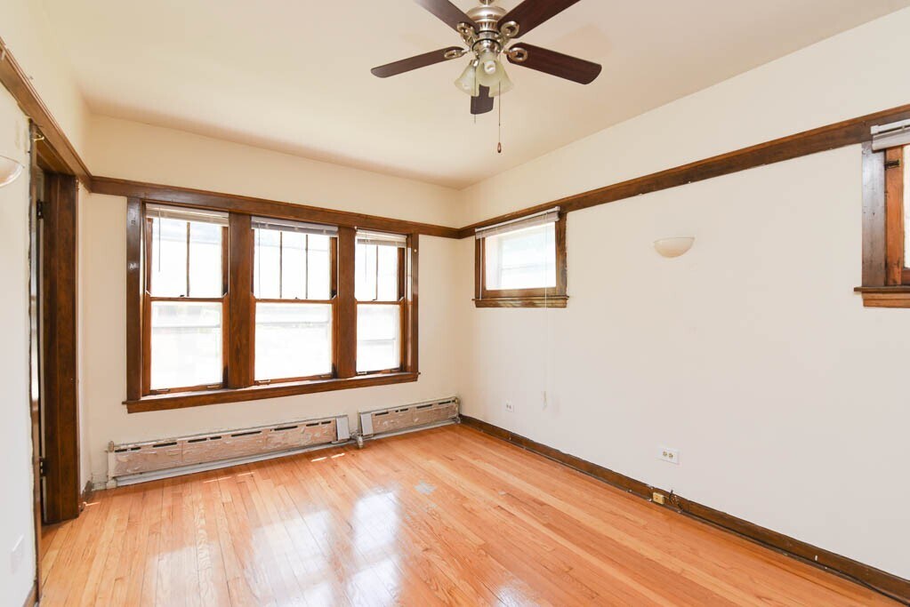 Building Photo - 821 W Waveland Ave