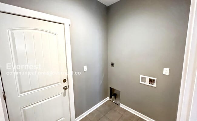 Building Photo - 4010 Rogers Rd