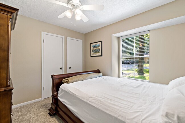Building Photo - 9 Brentwood Oaks Ct