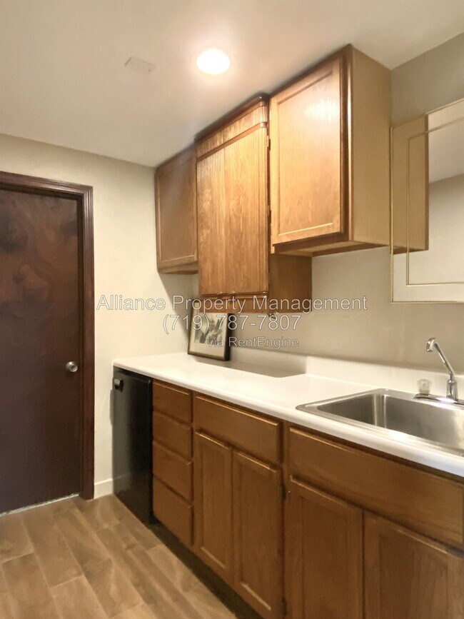 Building Photo - 2168 Wildwood Dr